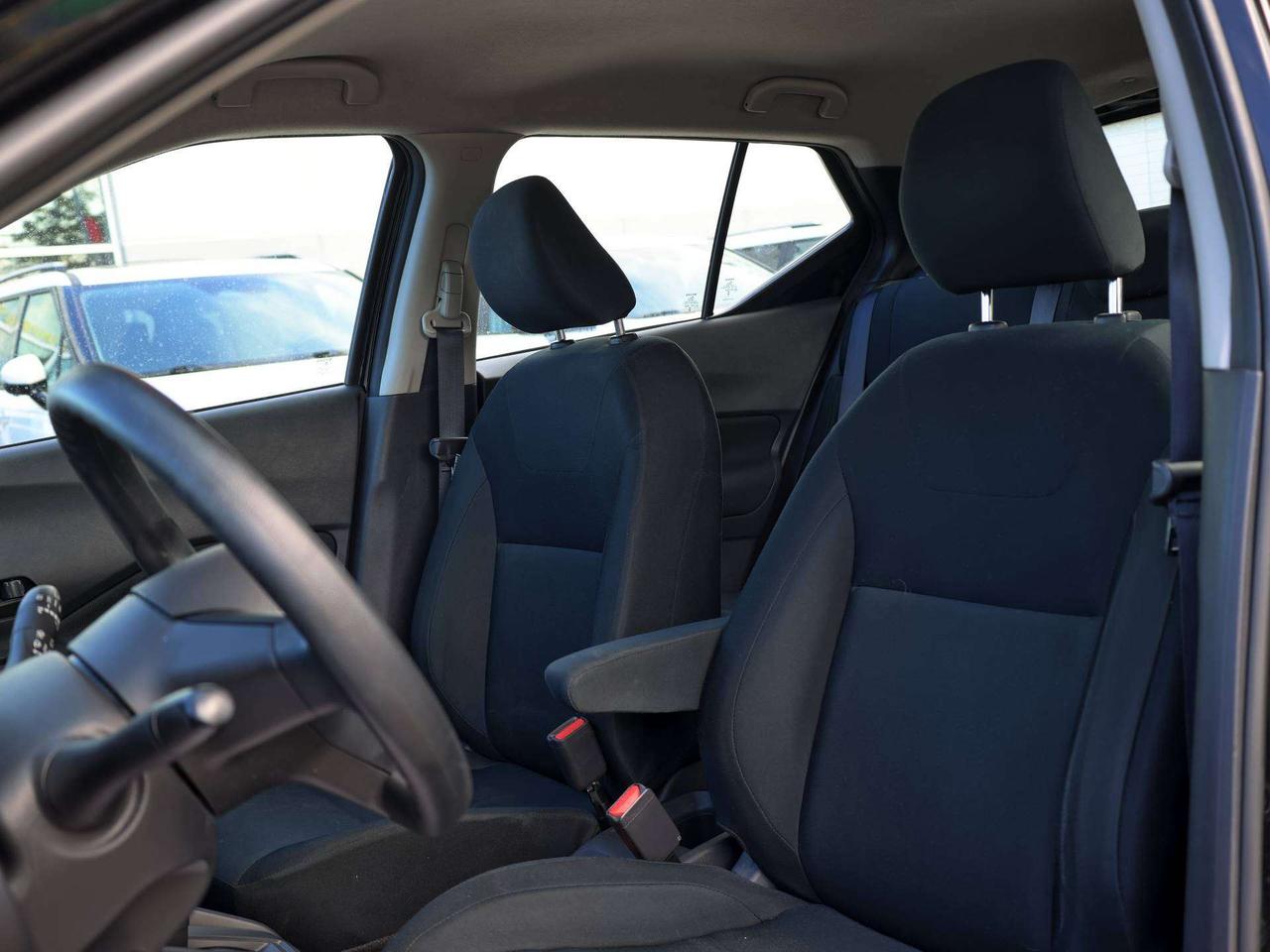2025 Nissan Kicks S Photo