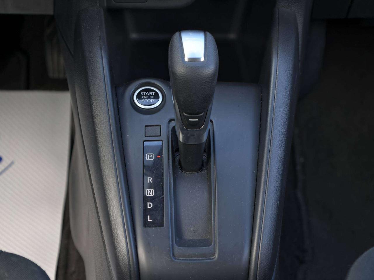 2025 Nissan Kicks S Photo