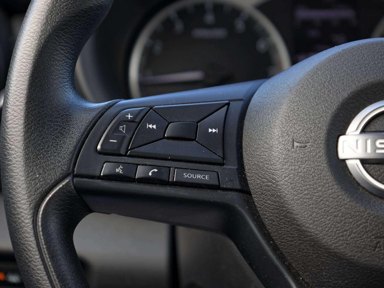 2025 Nissan Kicks S Photo