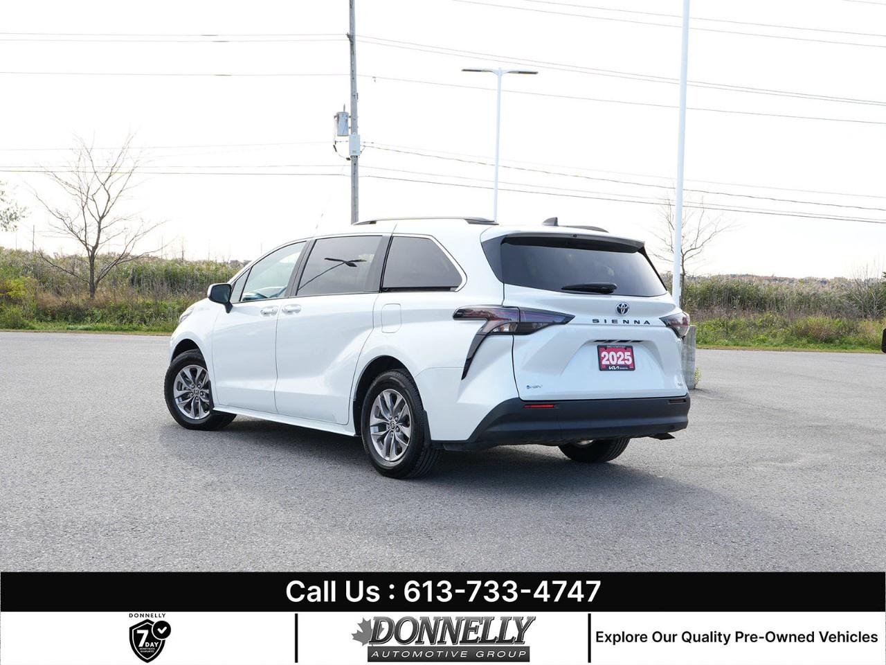 2025 Toyota Sienna XLE 8-Passenger FWD Photo4