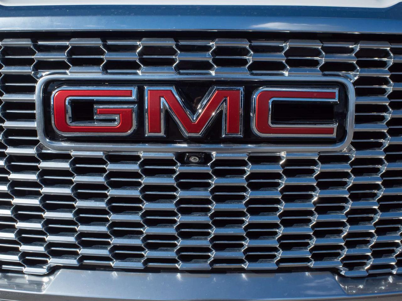 2022 GMC Yukon Denali - Rain Sensing Wipers   Remote Engine Start Photo