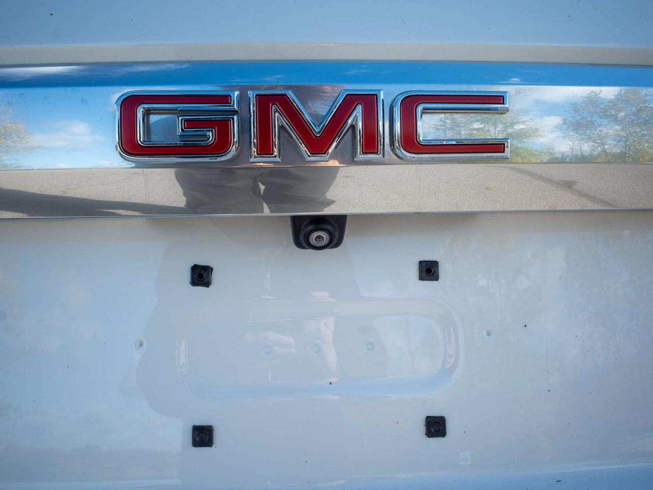 2022 GMC Yukon Denali - Rain Sensing Wipers   Remote Engine Start Photo