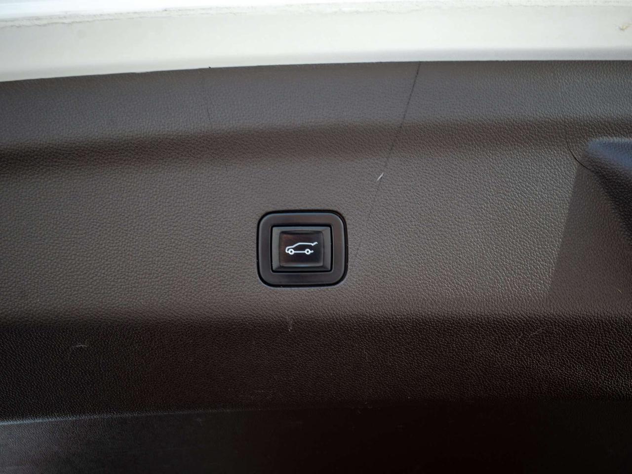2022 GMC Yukon Denali - Rain Sensing Wipers   Remote Engine Start Photo