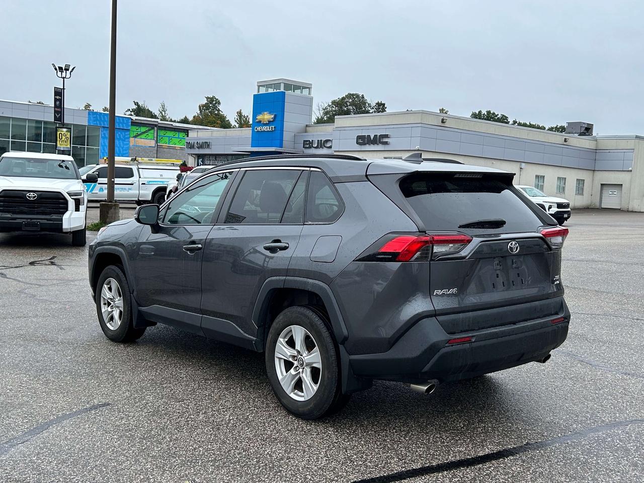 2019 Toyota RAV4 XLE Photo2