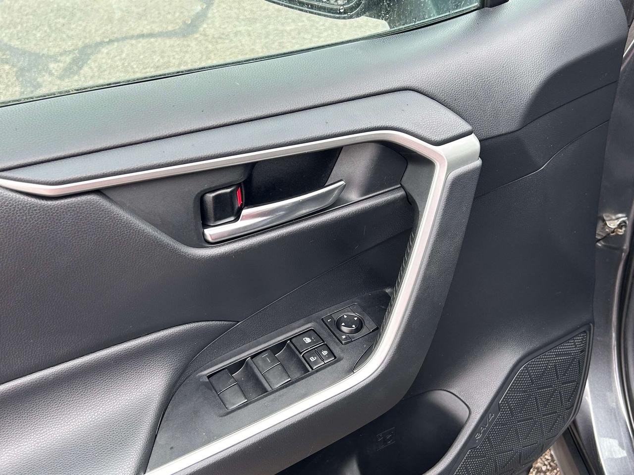 2019 Toyota RAV4 XLE Photo