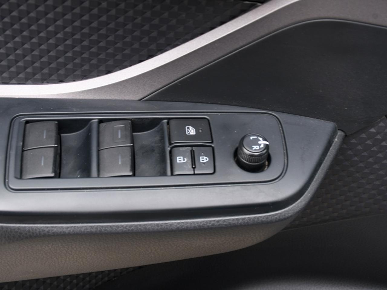 2020 Toyota C-HR XLE Premium Photo