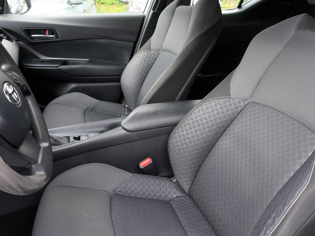 2020 Toyota C-HR XLE Premium Photo