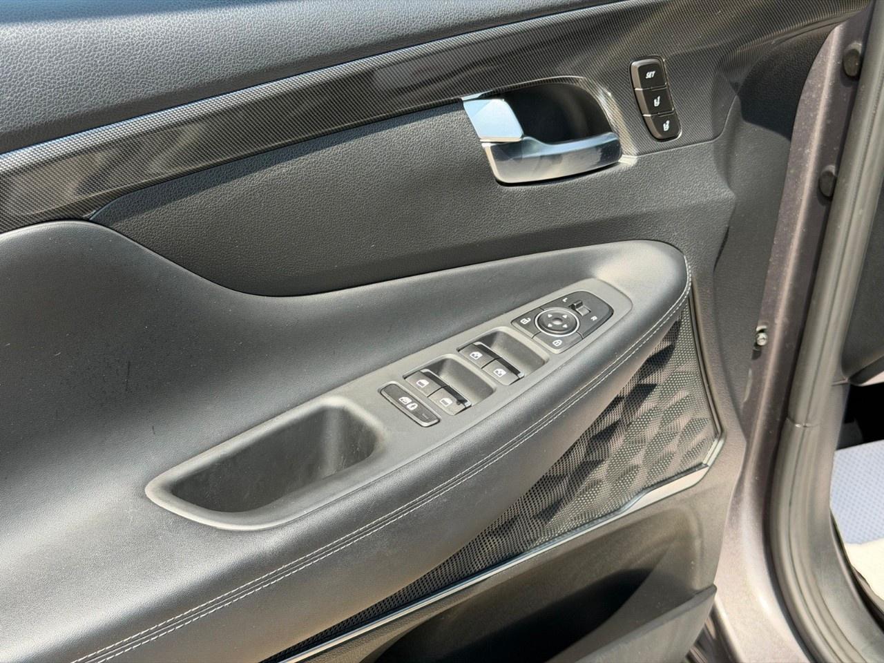 2022 Hyundai Santa Fe Plug-In Hybrid Luxury AWD Photo