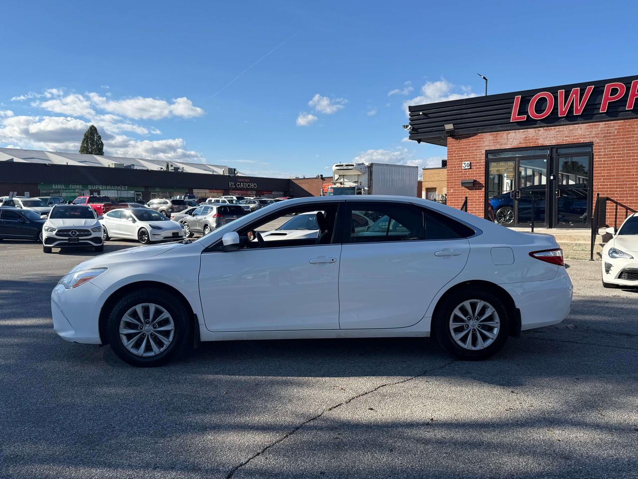 2017 Toyota Camry LE l FWD l Eco Vehicle l 2.5L l 4Cyl l Trade In l Photo