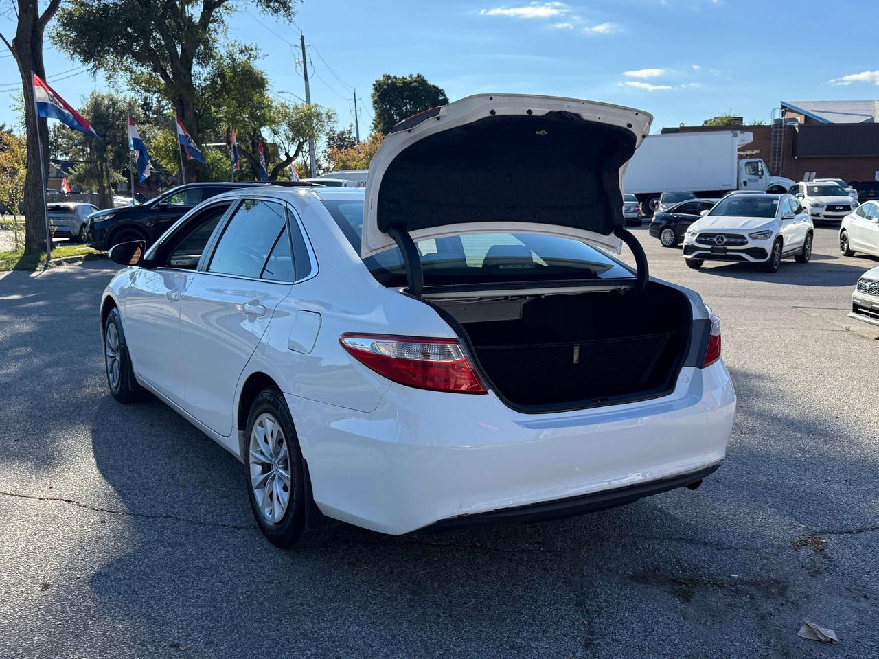 2017 Toyota Camry LE l FWD l Eco Vehicle l 2.5L l 4Cyl l Trade In l Photo