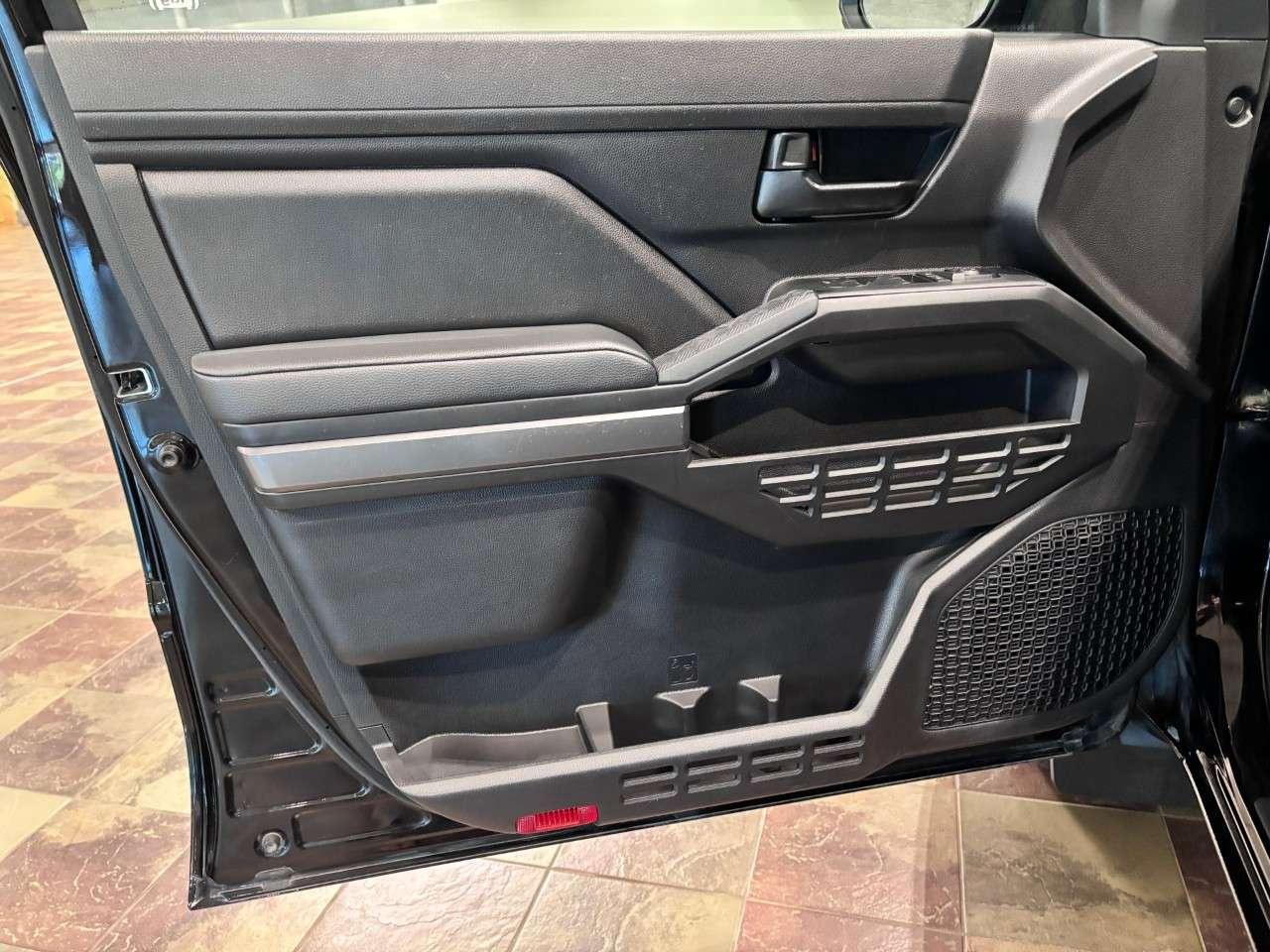 2024 Toyota Tacoma 4x4 Double Cab Auto Photo