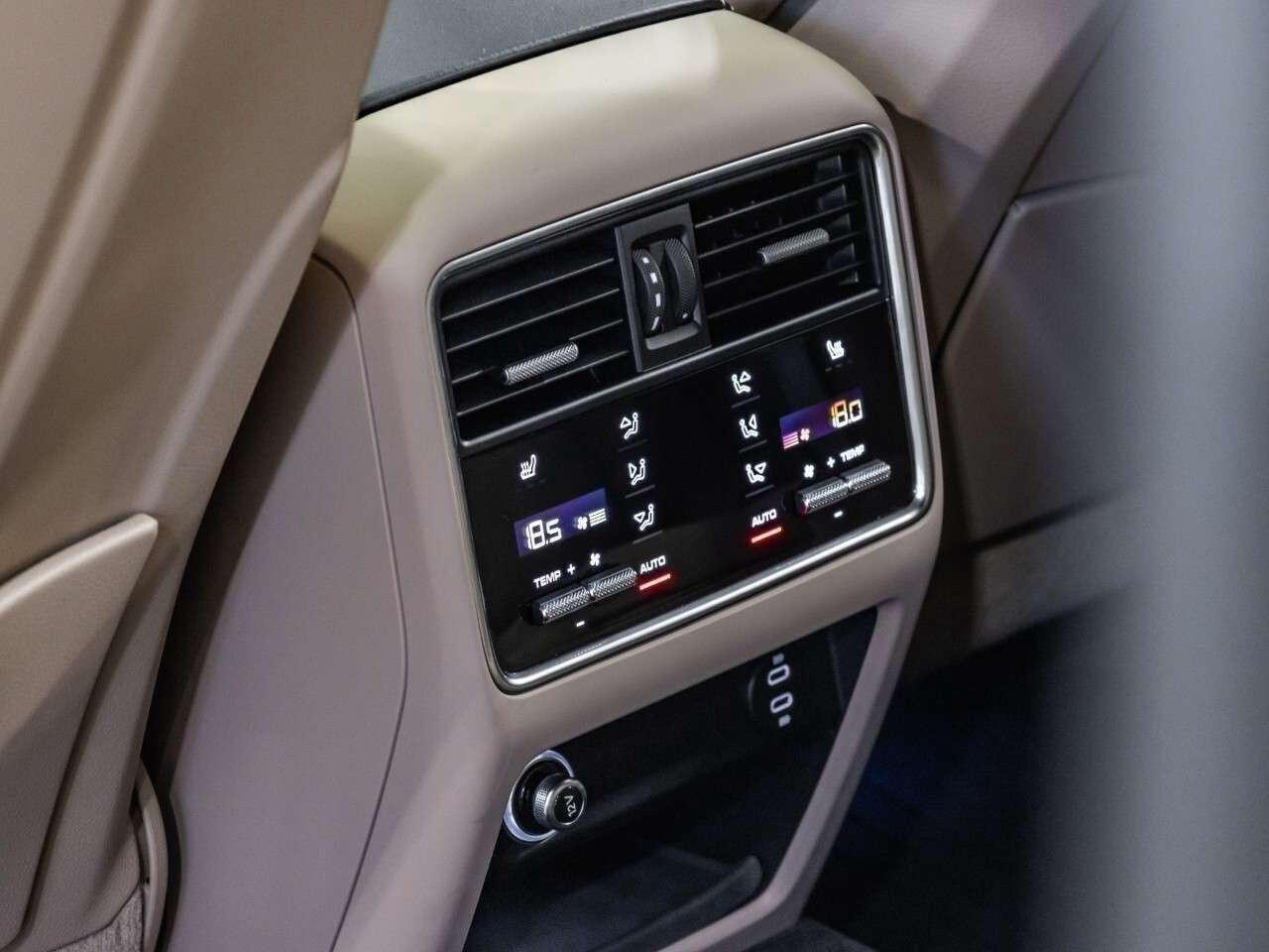 2023 Porsche Cayenne E-Hybrid Coupe Platinum Edition Photo