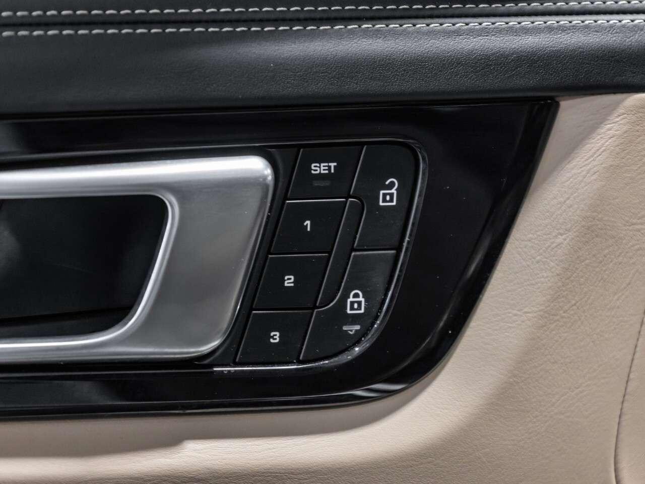 2023 Porsche Cayenne E-Hybrid Coupe Platinum Edition Photo