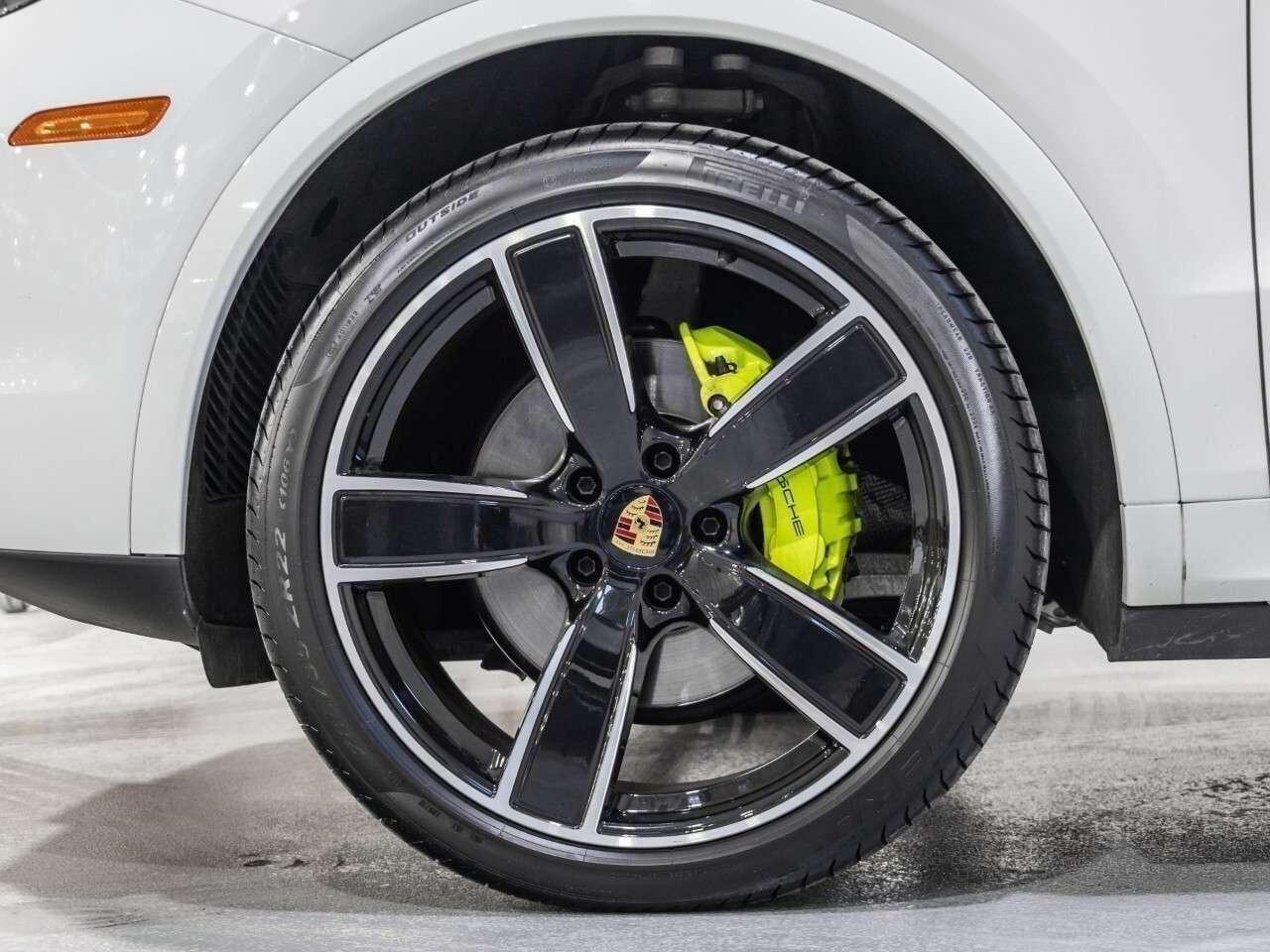 2023 Porsche Cayenne E-Hybrid Coupe Platinum Edition Photo