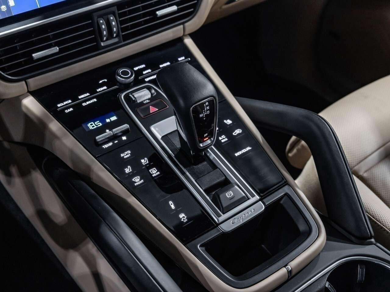2023 Porsche Cayenne E-Hybrid Coupe Platinum Edition Photo