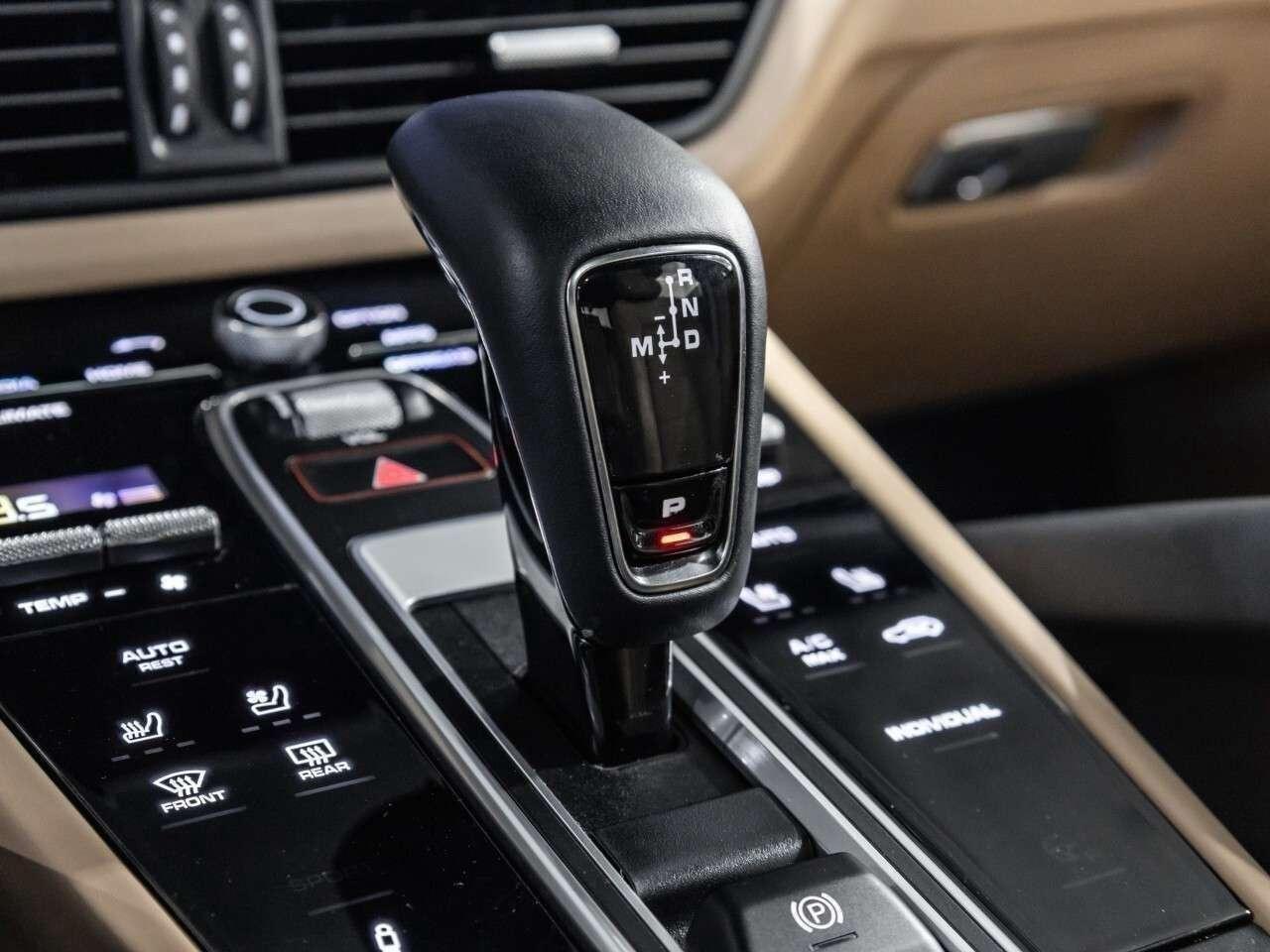 2023 Porsche Cayenne E-Hybrid Coupe Platinum Edition Photo