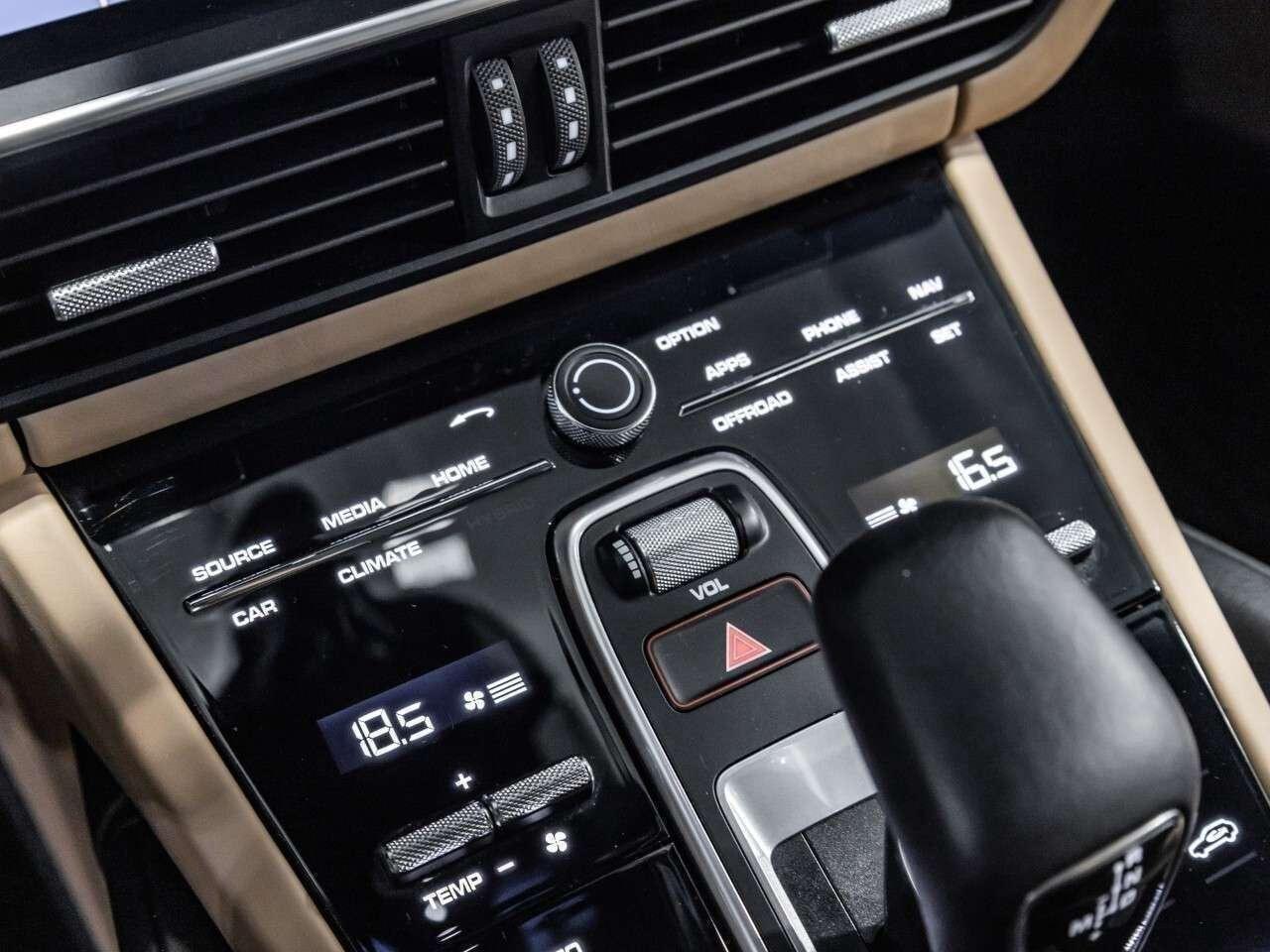 2023 Porsche Cayenne E-Hybrid Coupe Platinum Edition Photo