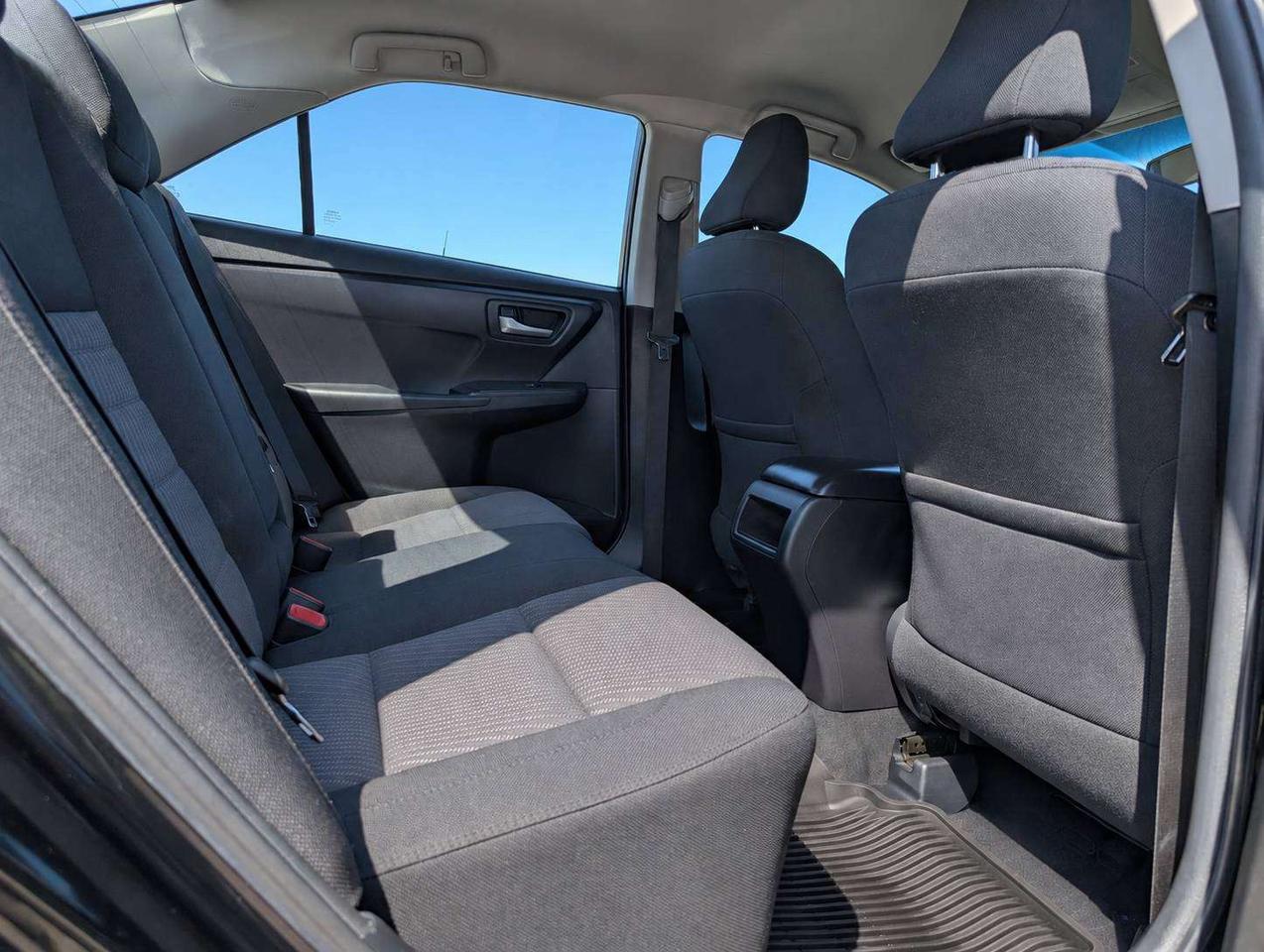2016 Toyota Camry LE (No Accidents) Photo