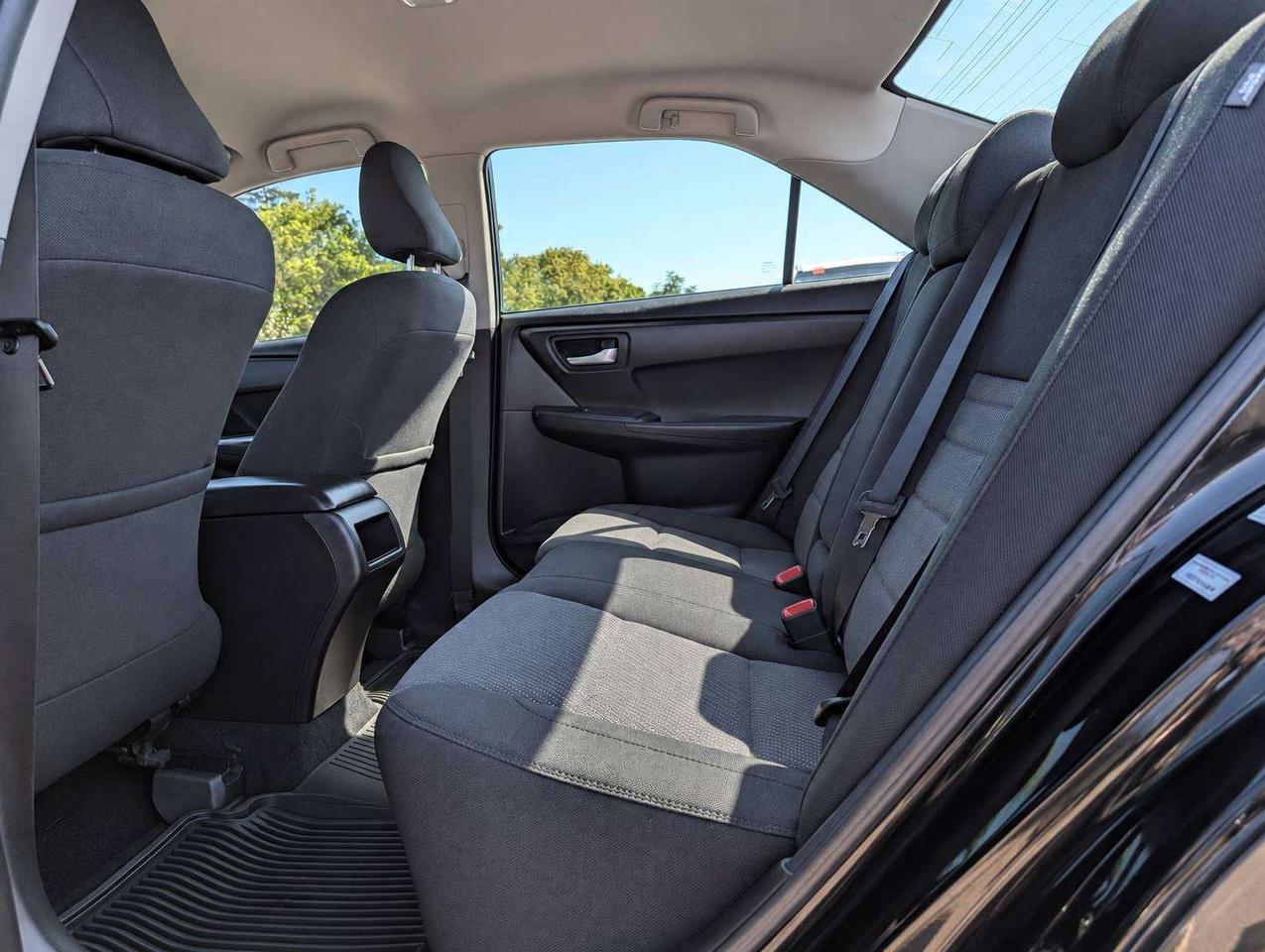 2016 Toyota Camry LE (No Accidents) Photo