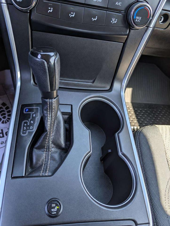 2016 Toyota Camry LE (No Accidents) Photo