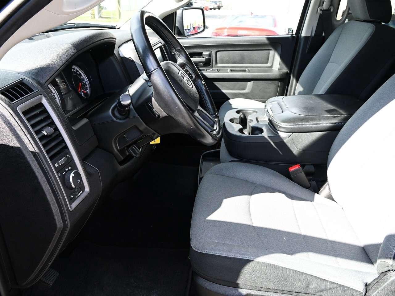 2023 RAM 1500 Express 4x4 Crew Cab 5'7 Box Photo