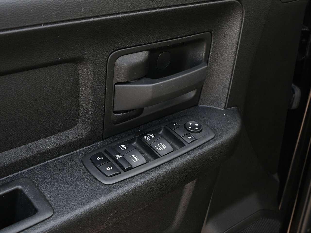 2023 RAM 1500 Express 4x4 Crew Cab 5'7 Box Photo