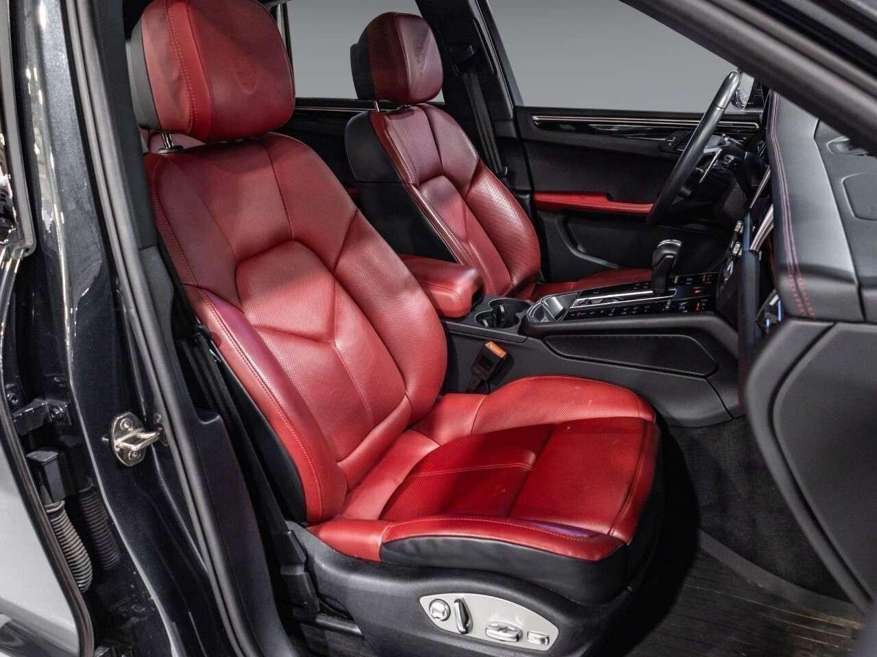 2023 Porsche Macan Macan Photo