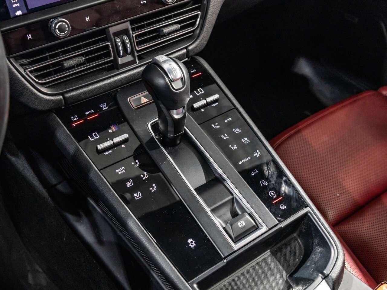 2023 Porsche Macan Macan Photo