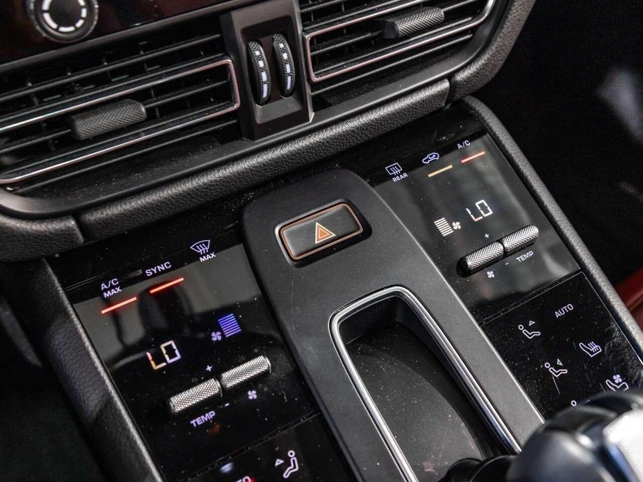 2023 Porsche Macan Macan Photo