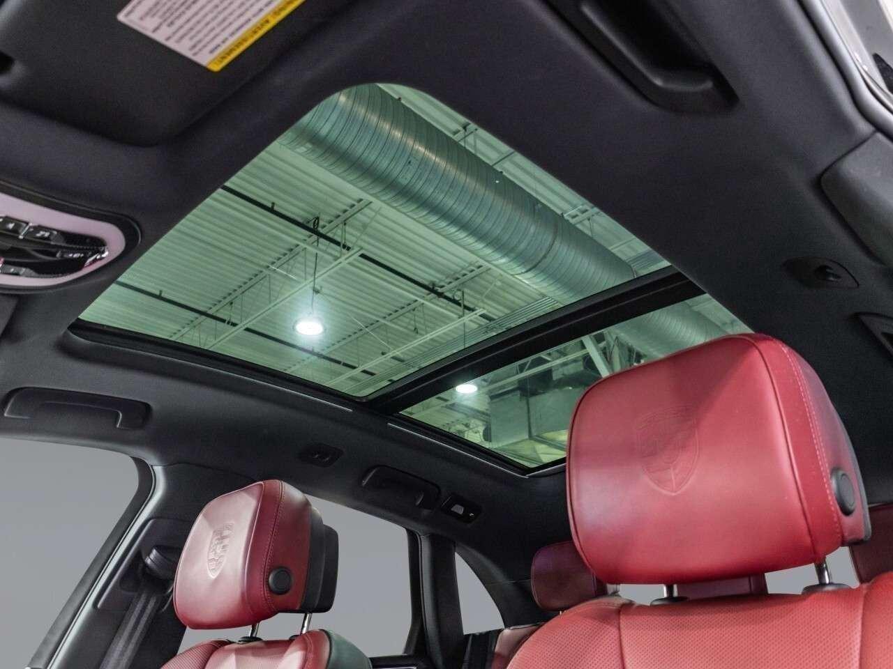 2023 Porsche Macan Macan Photo