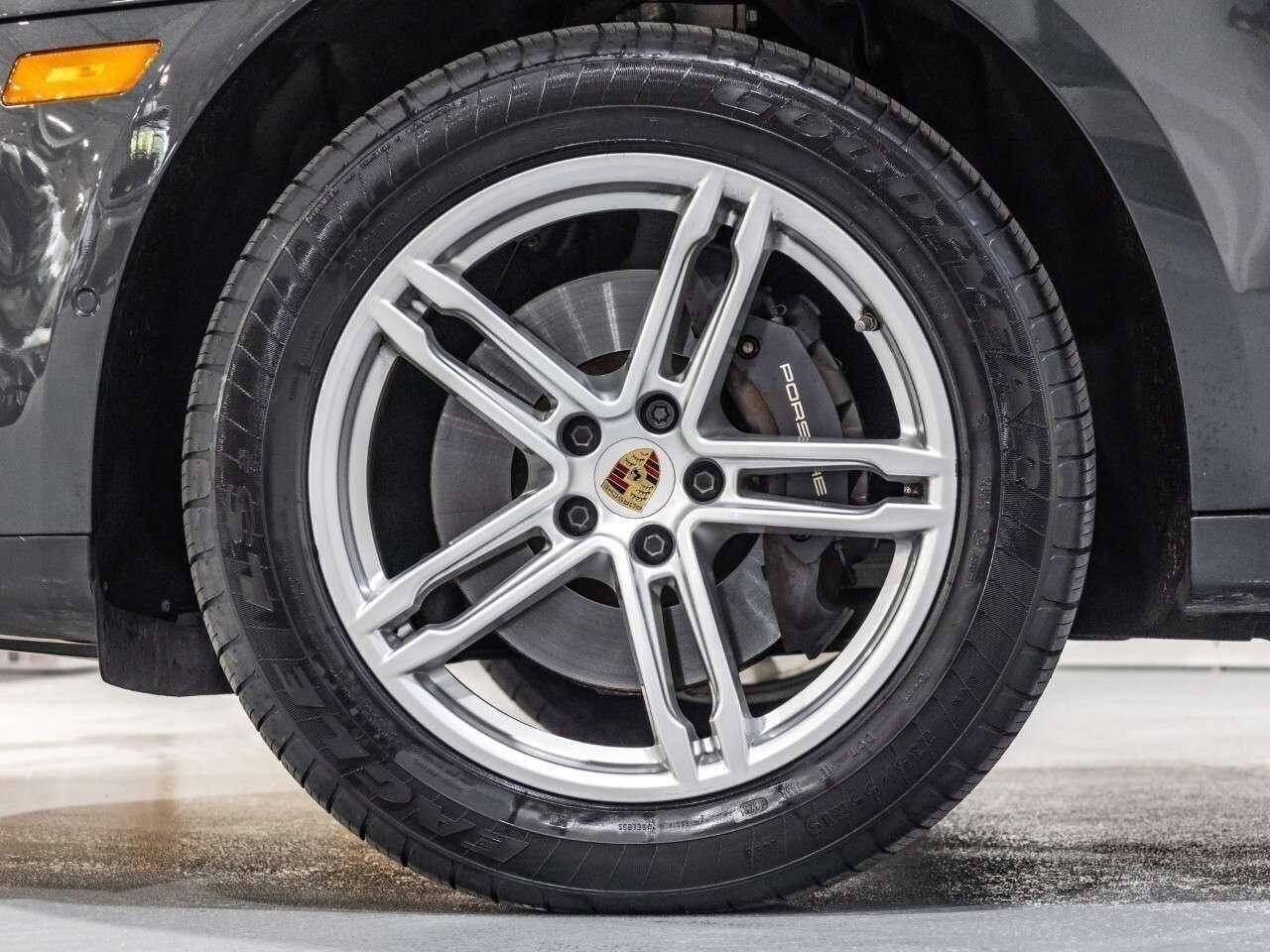 2023 Porsche Macan Macan Photo