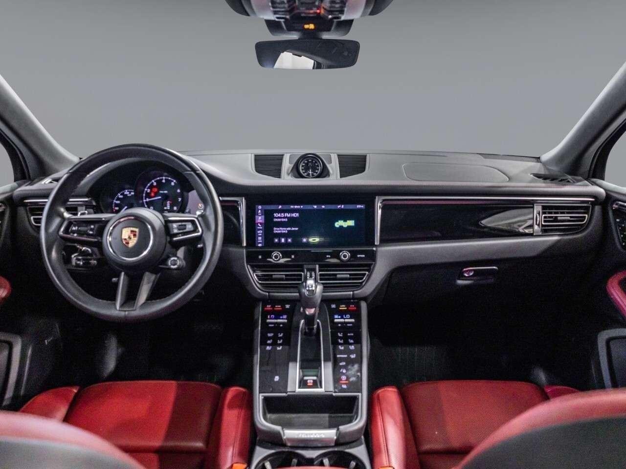 2023 Porsche Macan Macan Photo