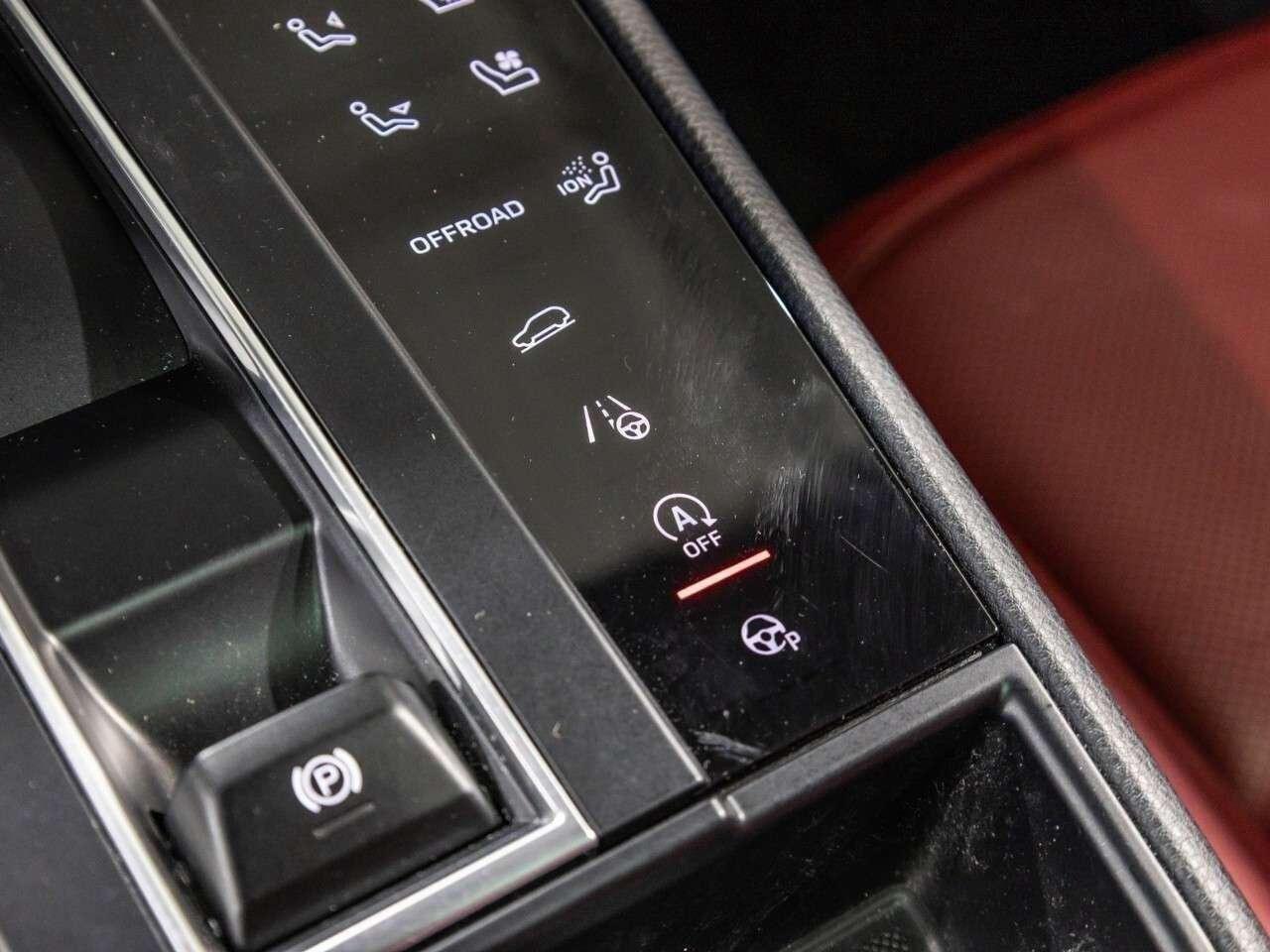 2023 Porsche Macan Macan Photo