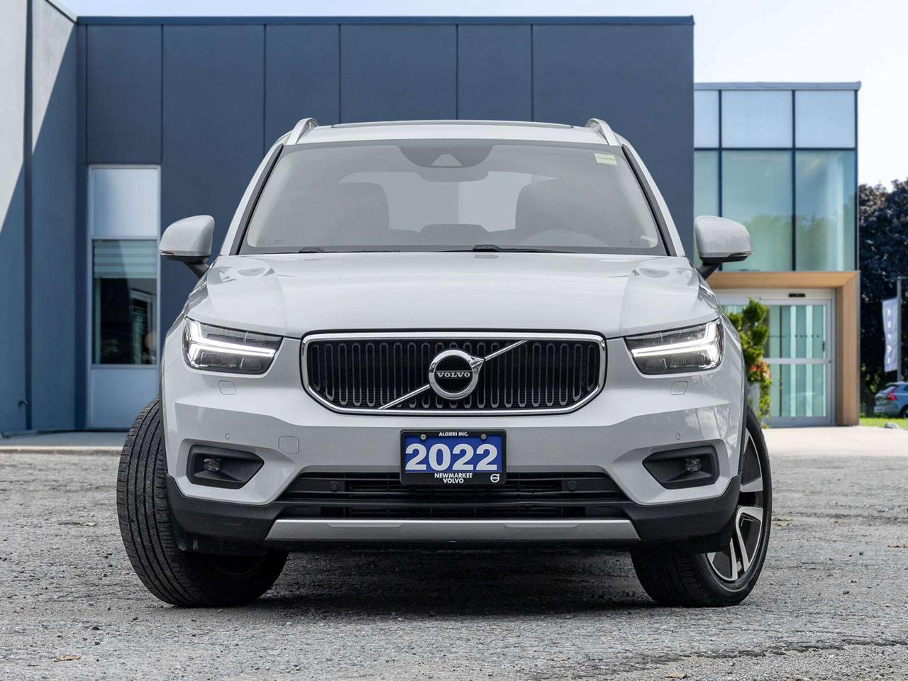 2022 Volvo XC40 MOMENTUM^Pano Roof^Navi^Premium Pack^fr 2.99%* Photo2