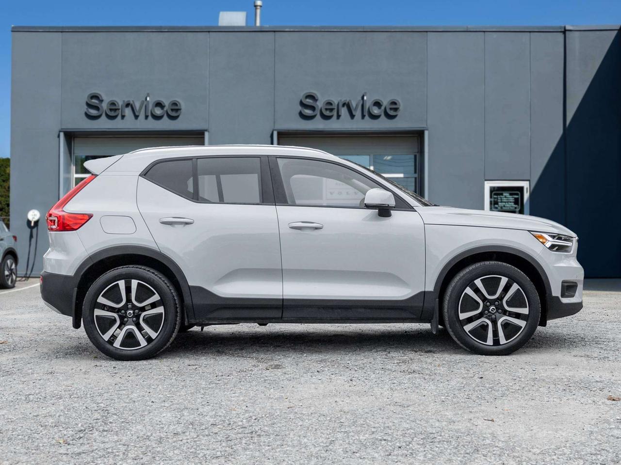 2022 Volvo XC40 MOMENTUM^Pano Roof^Navi^Premium Pack^fr 2.99%* Photo