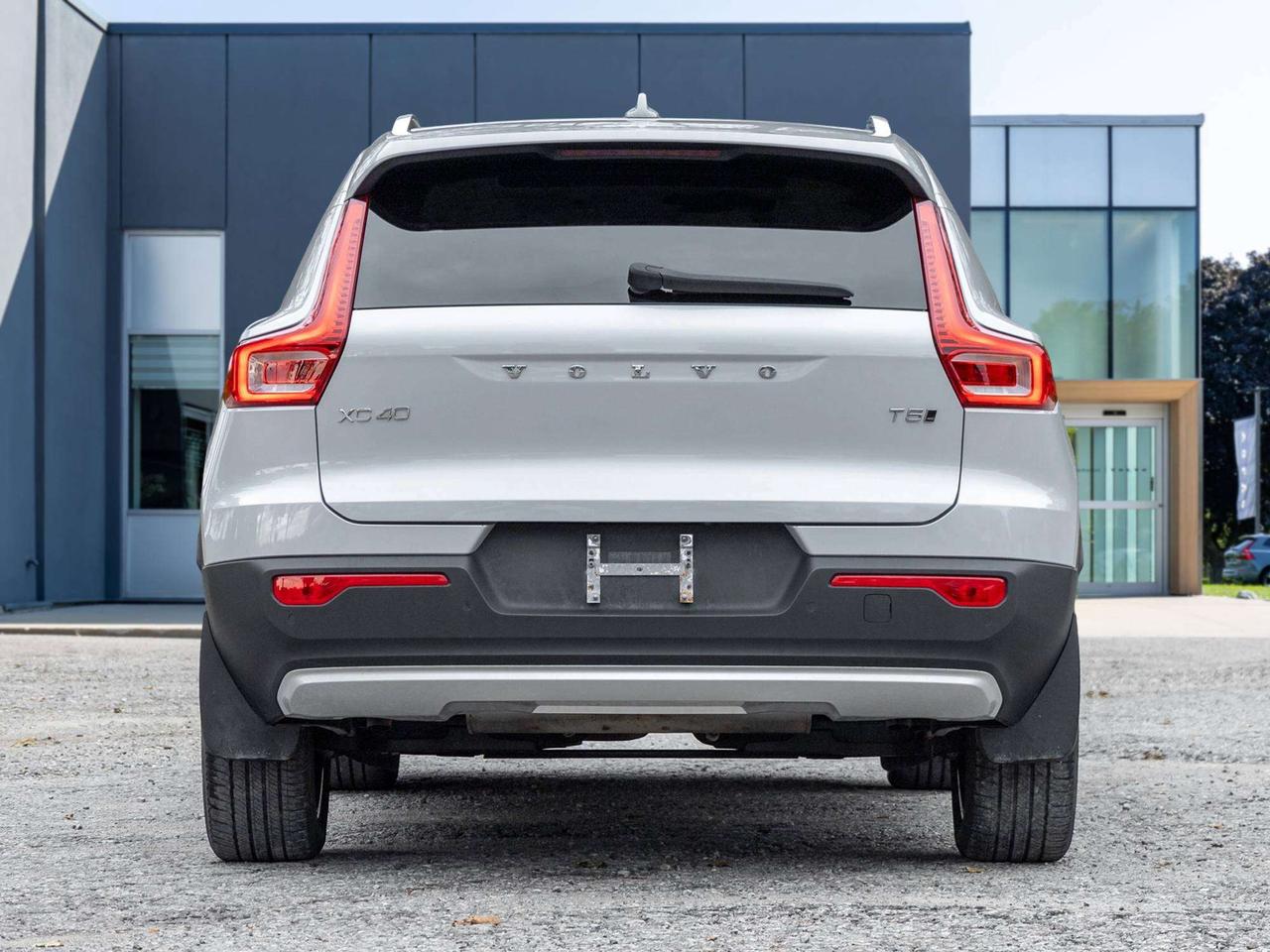 2022 Volvo XC40 MOMENTUM^Pano Roof^Navi^Premium Pack^fr 2.99%* Photo