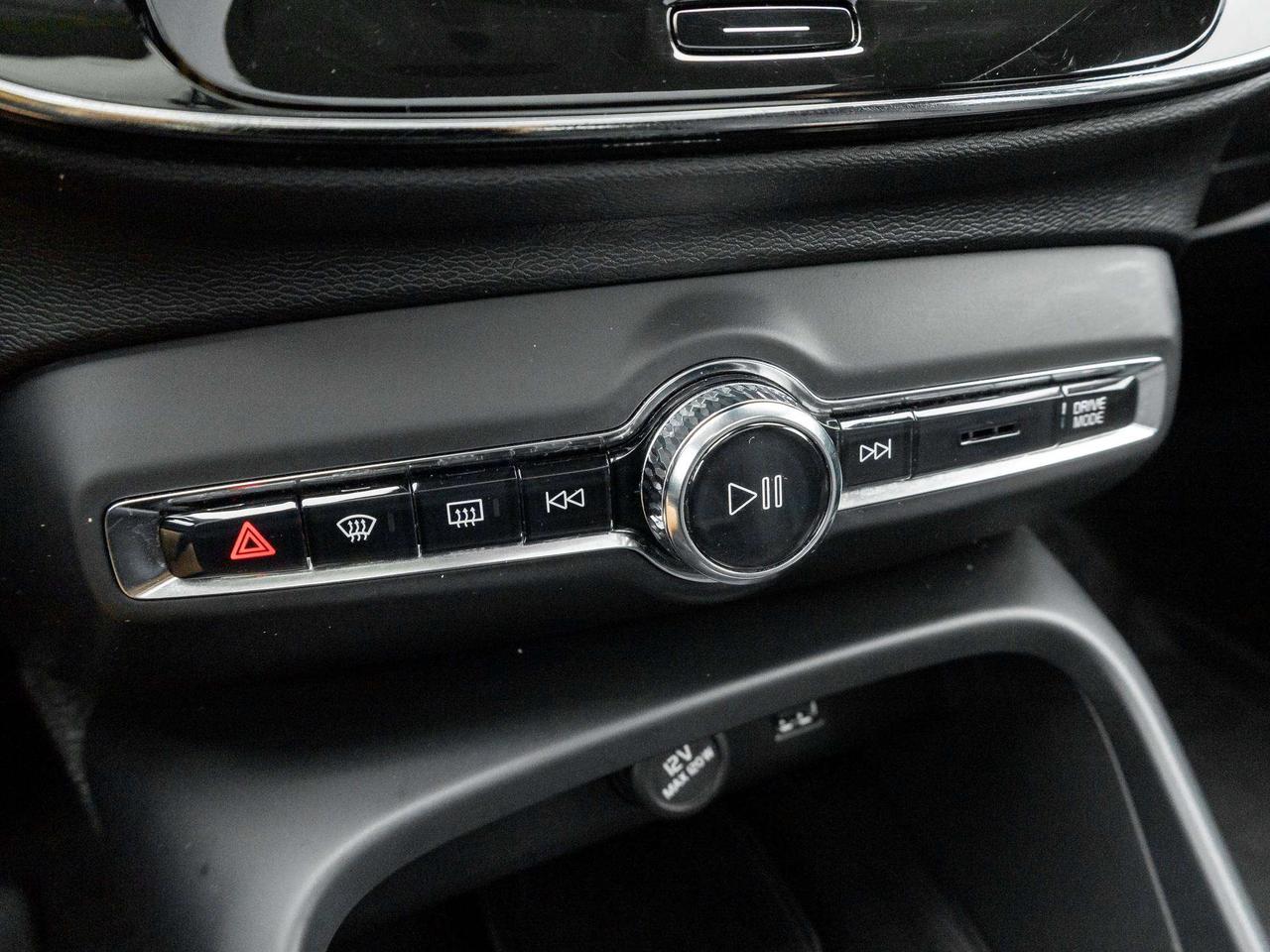 2022 Volvo XC40 MOMENTUM^Pano Roof^Navi^Premium Pack^fr 2.99%* Photo