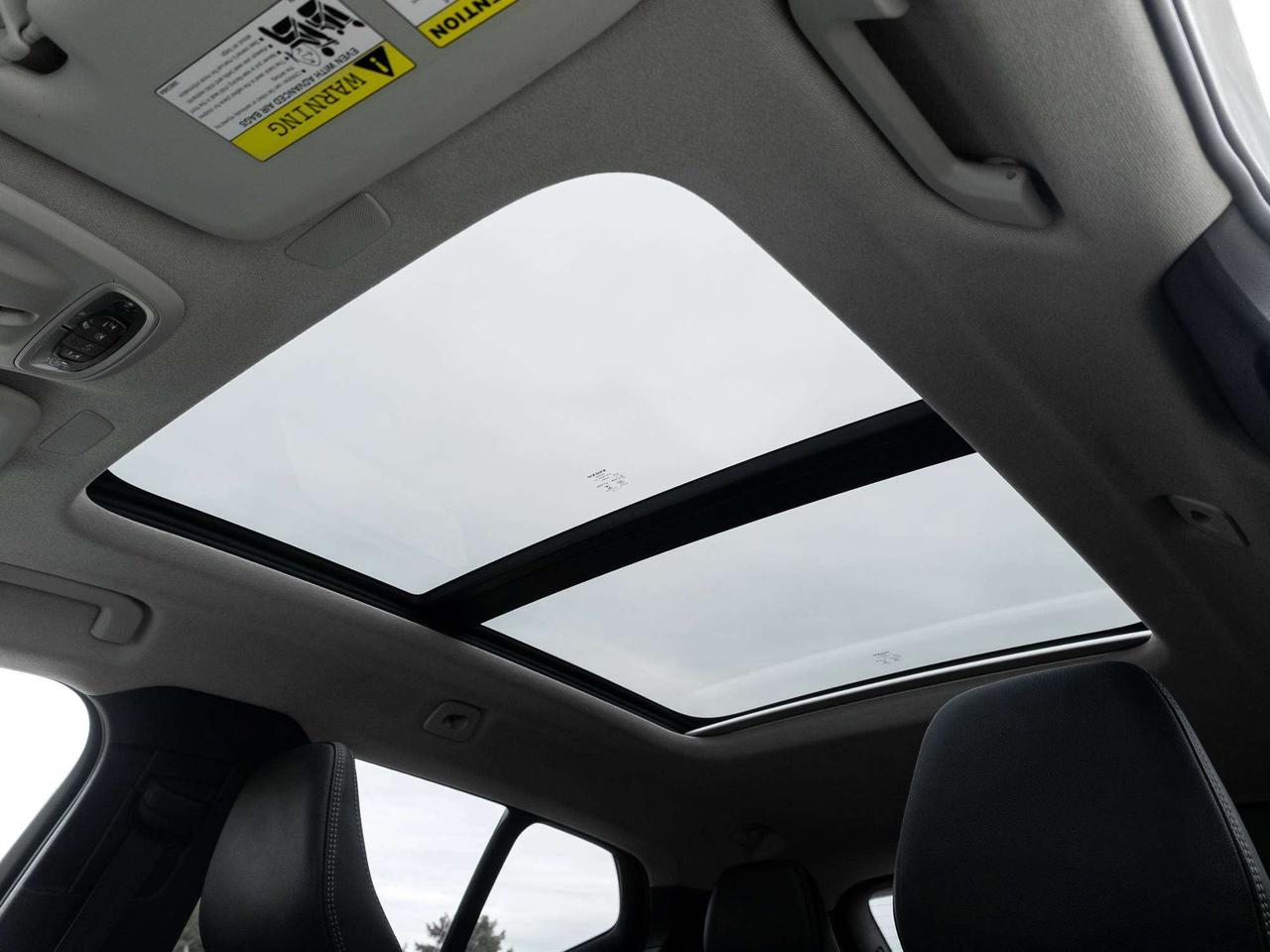 2022 Volvo XC40 MOMENTUM^Pano Roof^Navi^Premium Pack^fr 2.99%* Photo