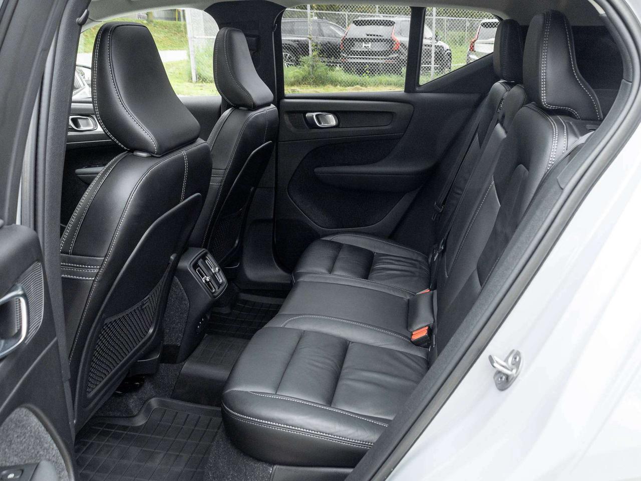 2022 Volvo XC40 MOMENTUM^Pano Roof^Navi^Premium Pack^fr 2.99%* Photo