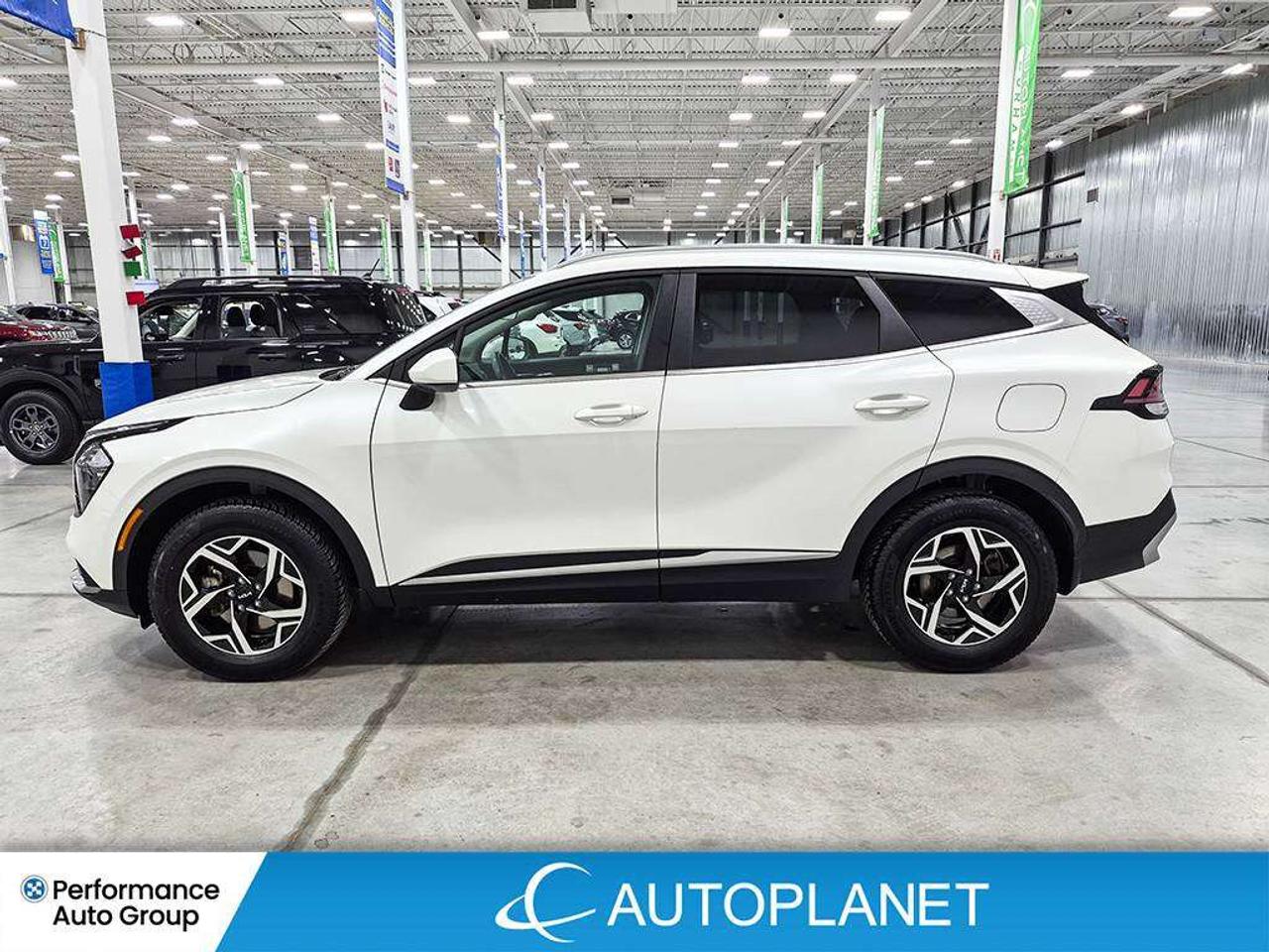 2024 Kia Sportage LX, Back Up Cam, Android Auto, Heate Seats! Photo