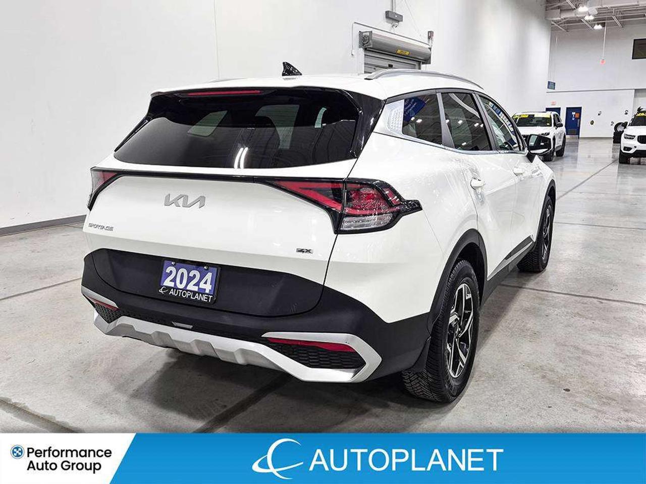 2024 Kia Sportage LX, Back Up Cam, Android Auto, Heate Seats! Photo