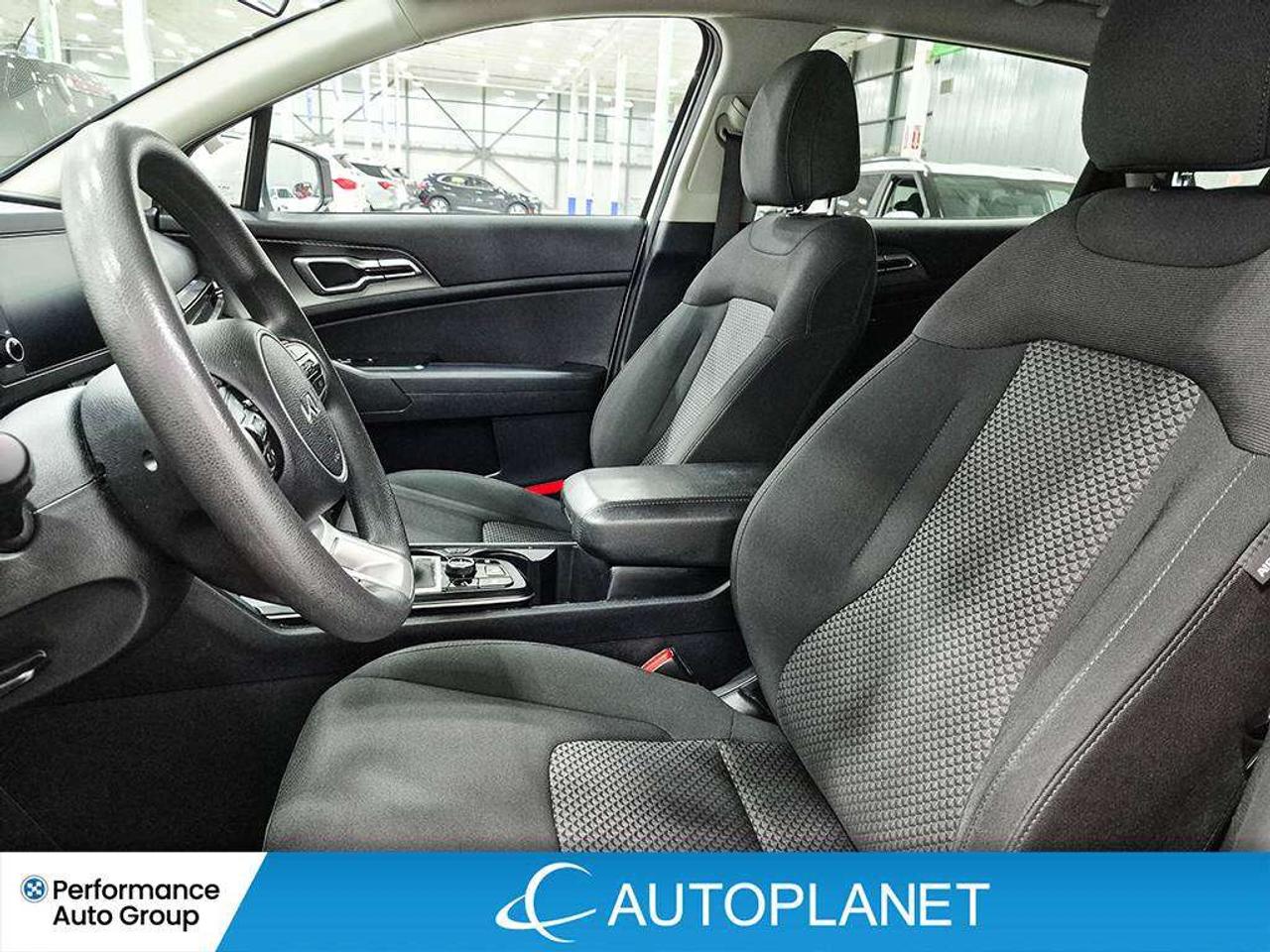 2024 Kia Sportage LX, Back Up Cam, Android Auto, Heate Seats! Photo