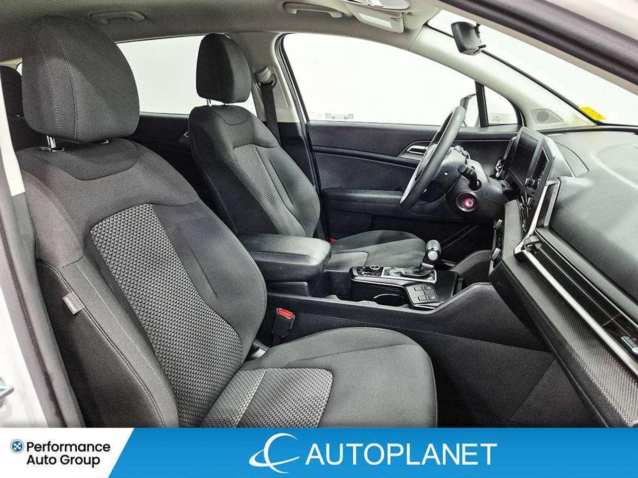2024 Kia Sportage LX, Back Up Cam, Android Auto, Heate Seats! Photo