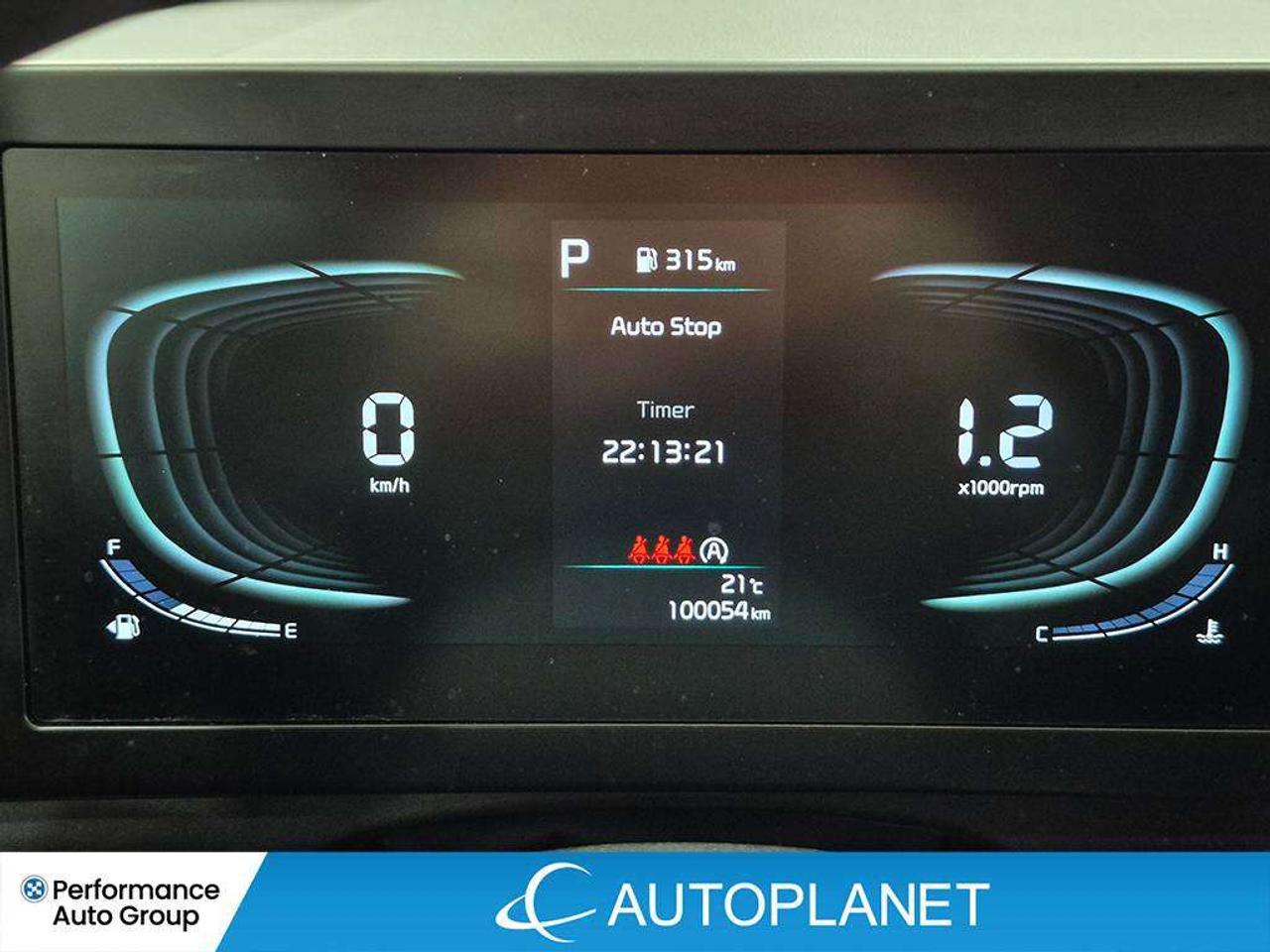 2024 Kia Sportage LX, Back Up Cam, Android Auto, Heate Seats! Photo
