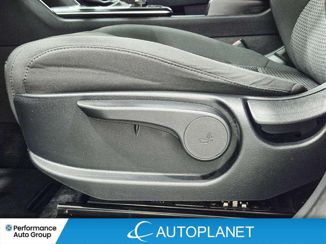 2024 Kia Sportage LX, Back Up Cam, Android Auto, Heate Seats! Photo