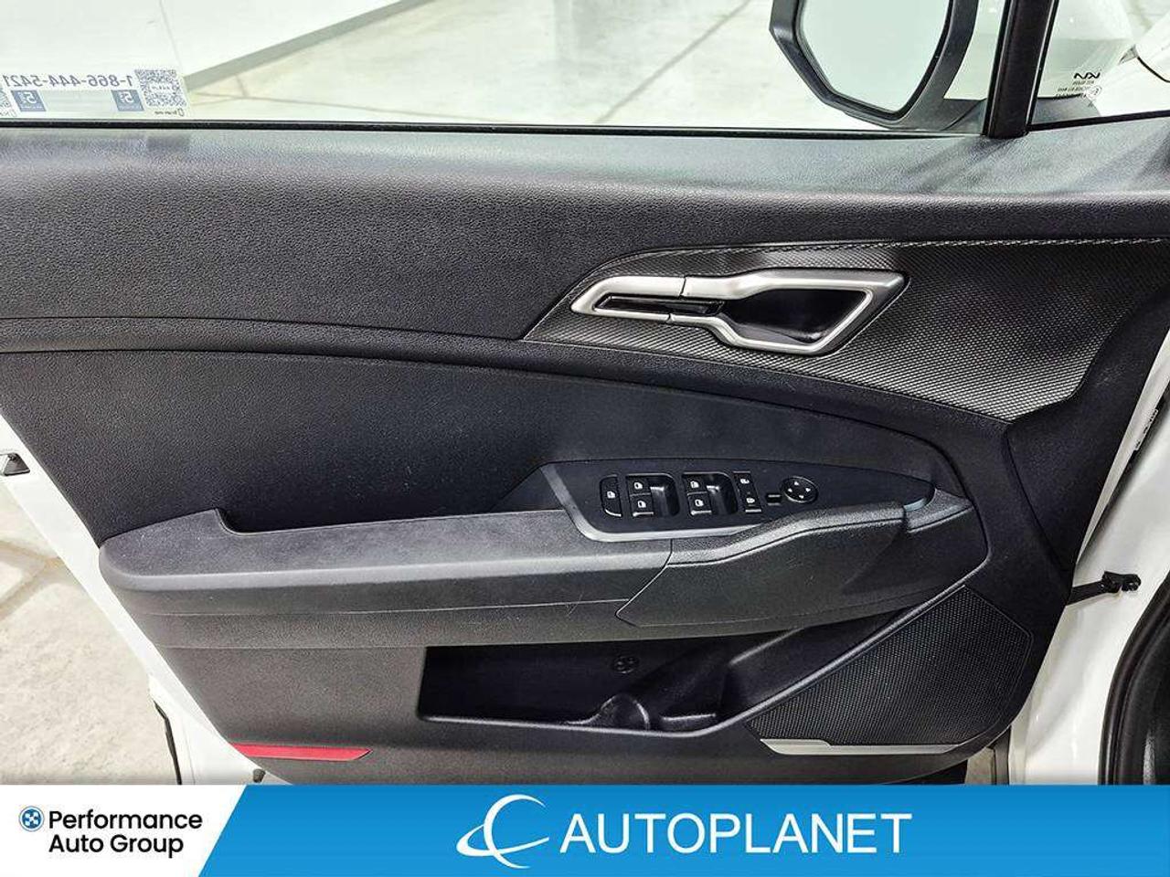 2024 Kia Sportage LX, Back Up Cam, Android Auto, Heate Seats! Photo