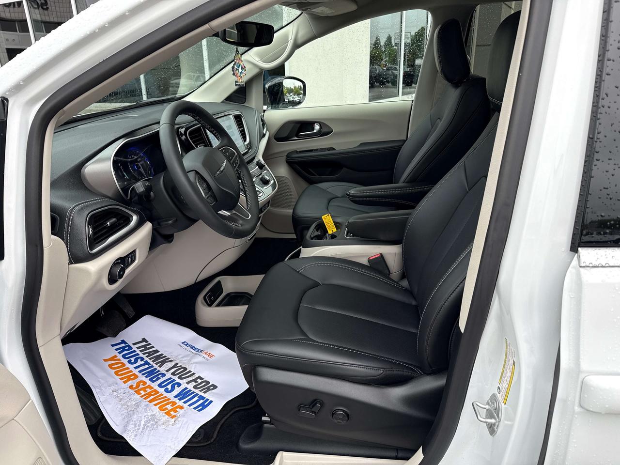 2024 Chrysler Pacifica Touring-L Photo