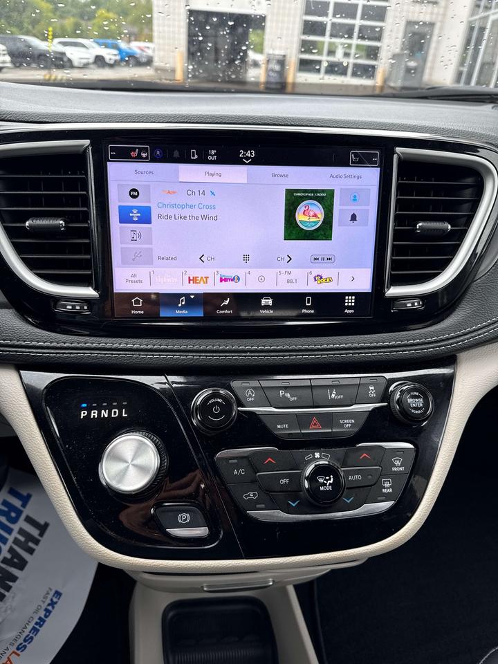 2024 Chrysler Pacifica Touring-L Photo