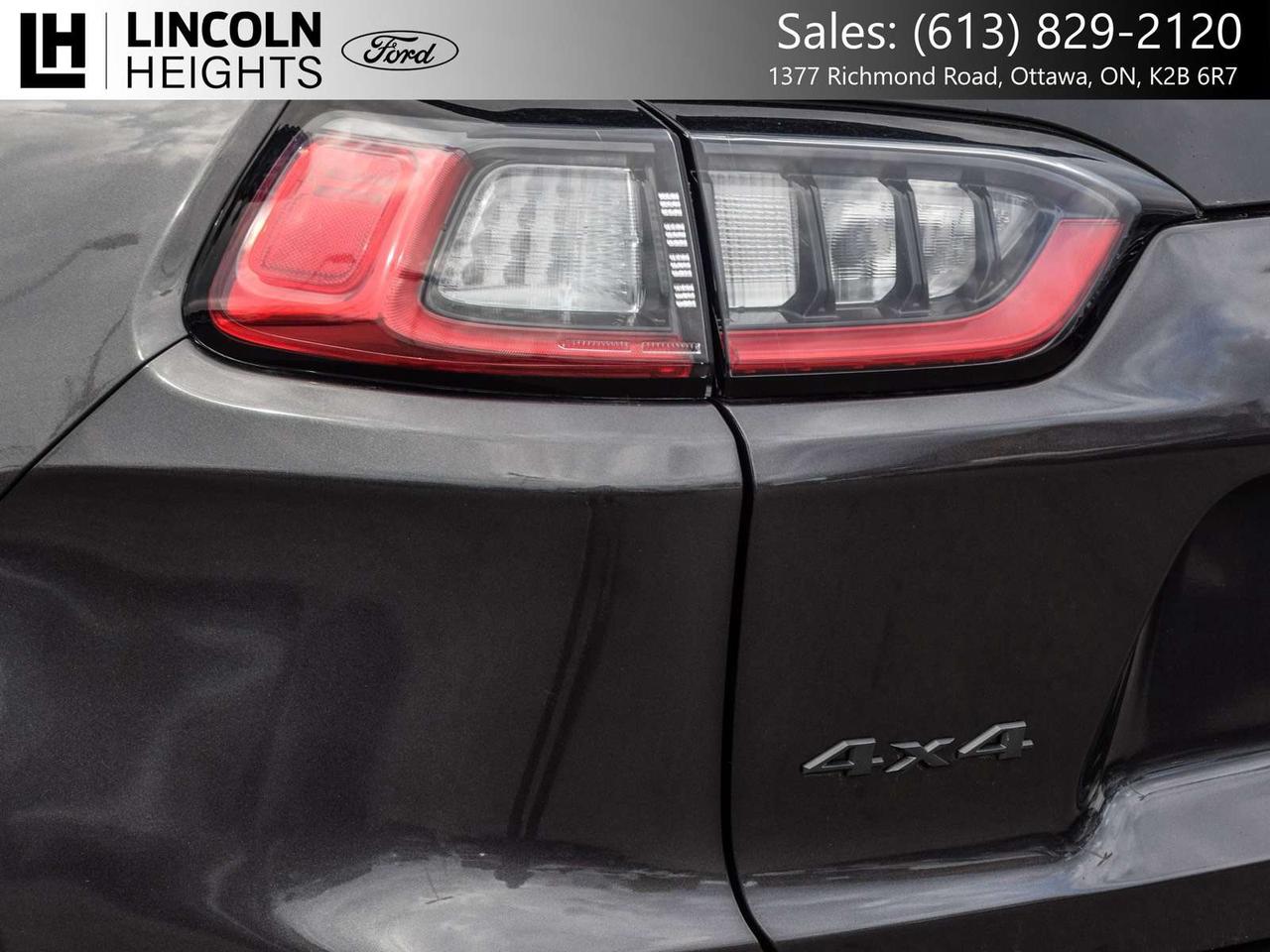 2021 Jeep Cherokee Trailhawk Photo