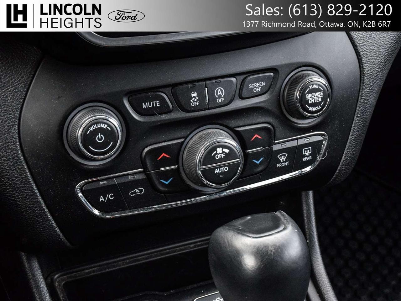 2021 Jeep Cherokee Trailhawk Photo